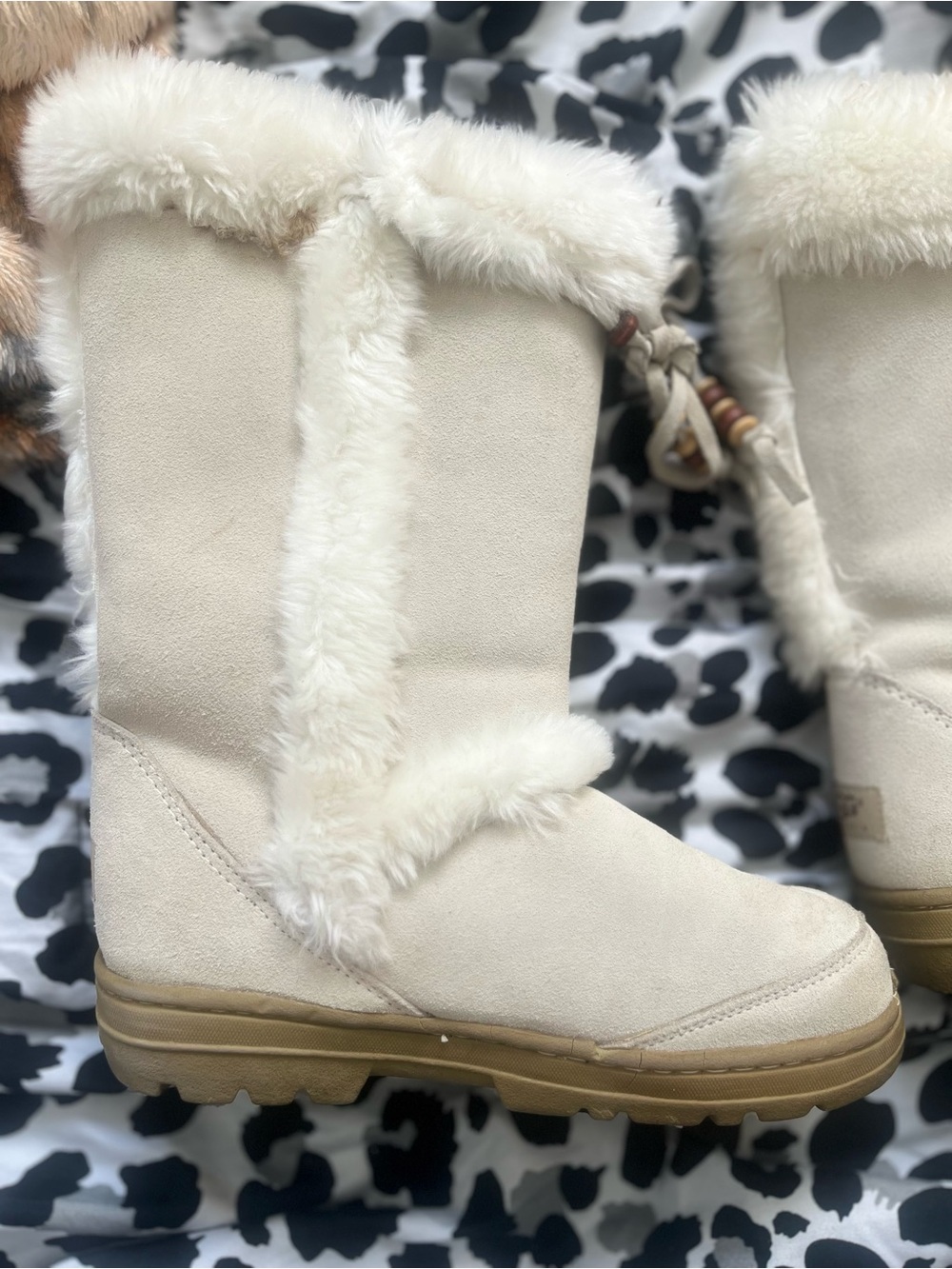 UGG  size W6 Women's Cream Suede Faux Fur Mid-Calf Boots - Picture 4 of 10